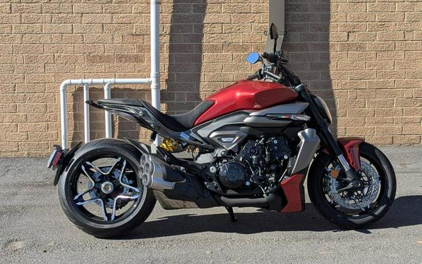 2026 Ducati XDiavel V4 Burning Red