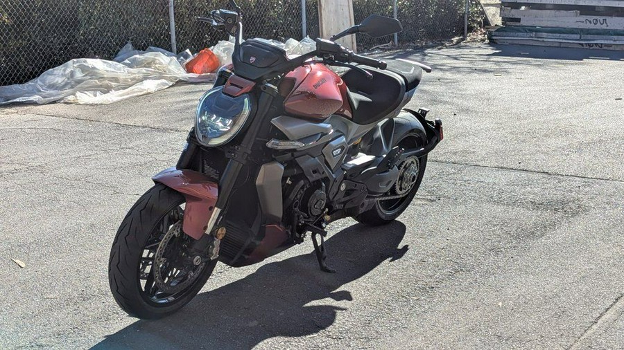2026 Ducati XDiavel V4 Burning Red