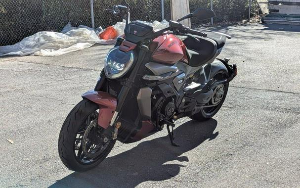 2026 Ducati XDiavel V4 Burning Red