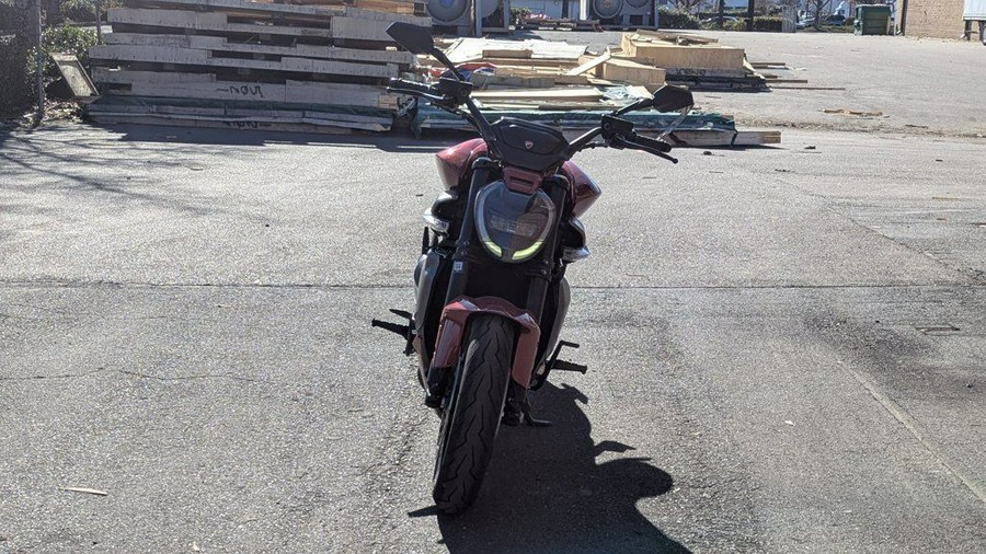 2026 Ducati XDiavel V4 Burning Red