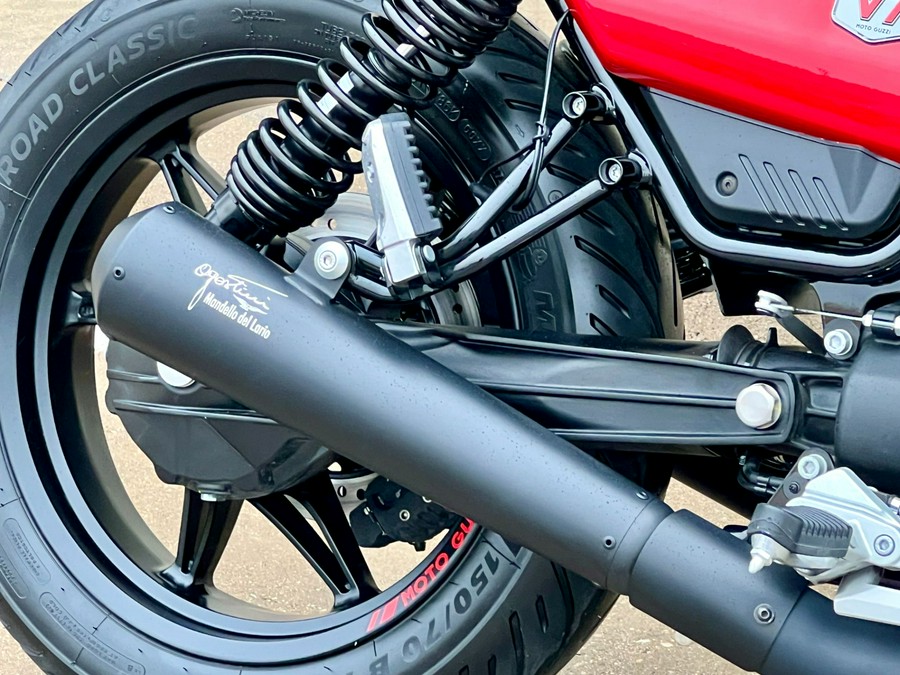 2024 Moto Guzzi V7 Stone Corsa