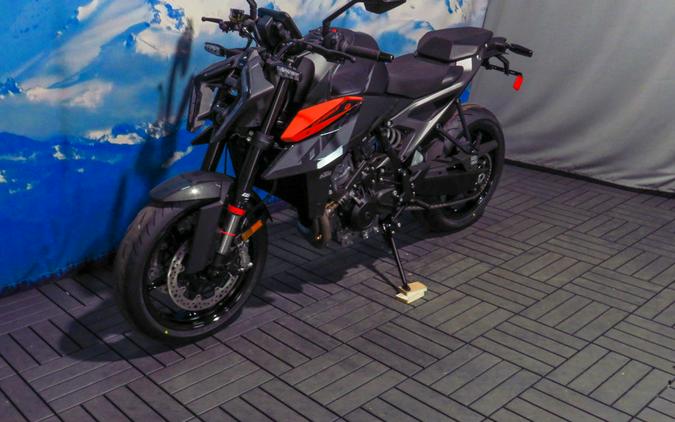 2024 KTM 990 Duke