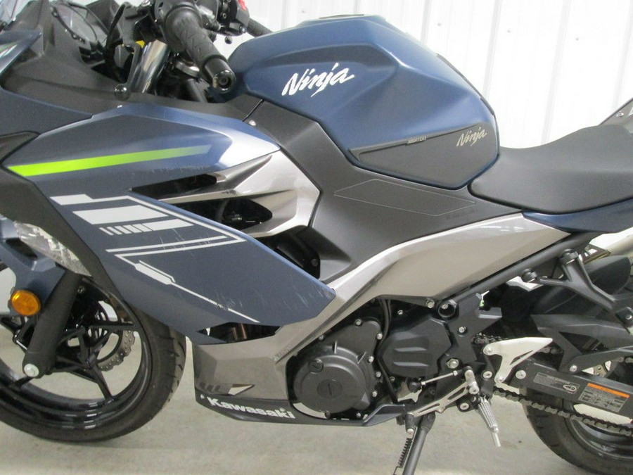 2022 Kawasaki Ninja® 400 ABS Metallic Matte Blue/Metallic Graphite Gray