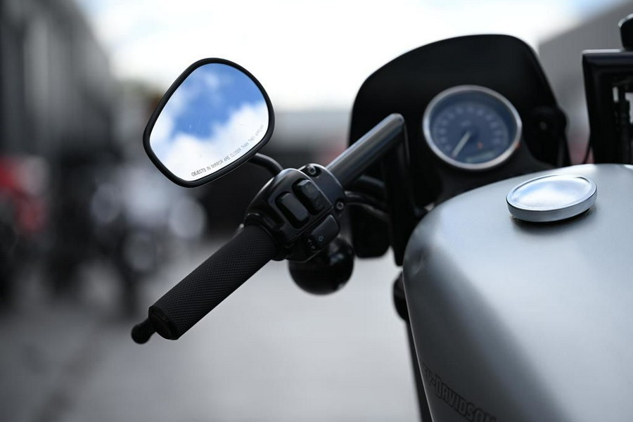 2009 Harley-Davidson® XL883N - Sportster® Iron 833™