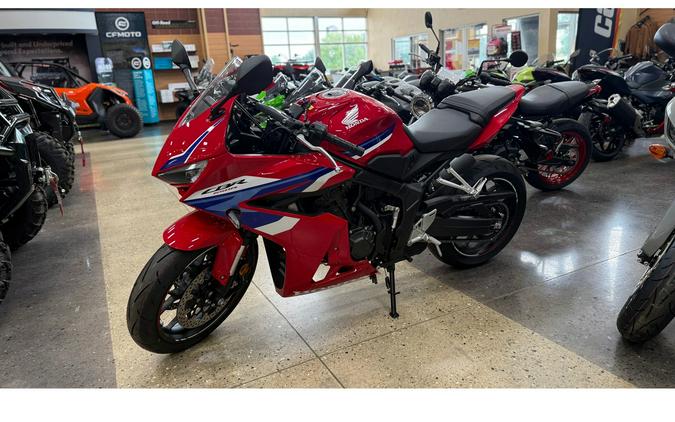 2026 CBR650R E-CLUTCH - Honda