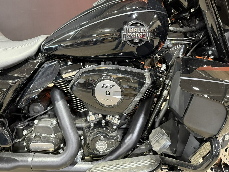 2026 Harley-Davidson® Street Glide Limited Black