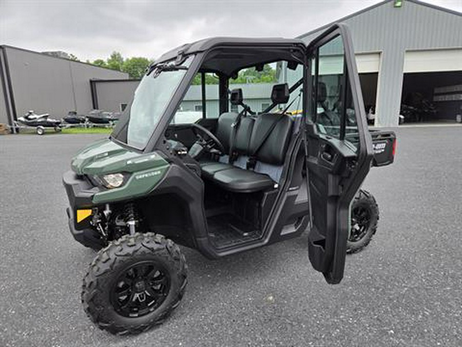 2024 Can-Am Defender DPS CAB