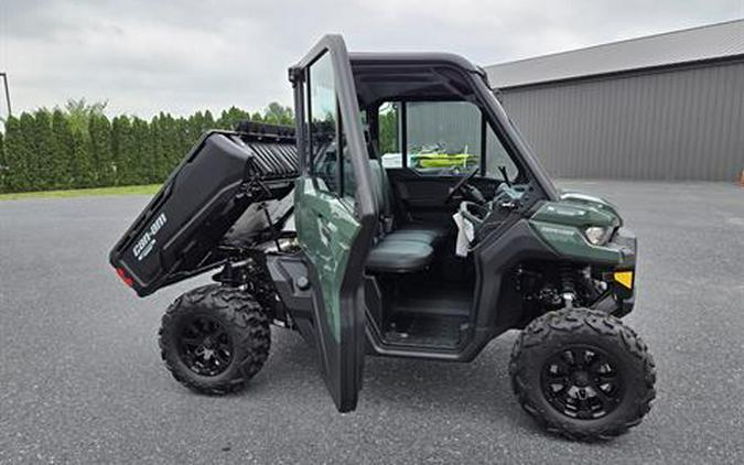 2024 Can-Am Defender DPS CAB