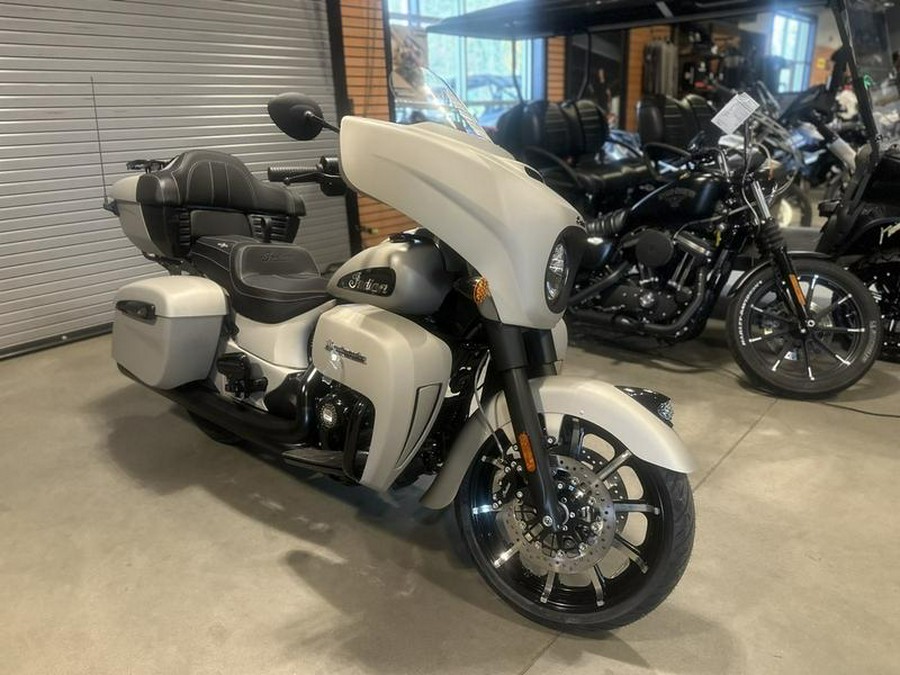 2023 Indian Motorcycle® Roadmaster® Dark Horse® Silver Quartz Smoke