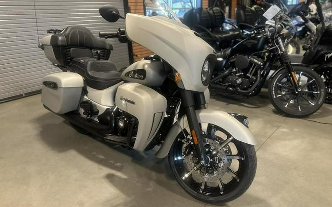 2023 Indian Motorcycle® Roadmaster® Dark Horse® Silver Quartz Smoke