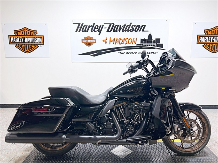 2023 Harley-Davidson Road Glide ST FLTRXST 457 Miles Vivid Black