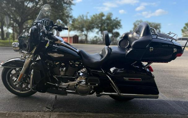 2017 Harley-Davidson® Electra Glide® Ultra Classic® Vivid Black