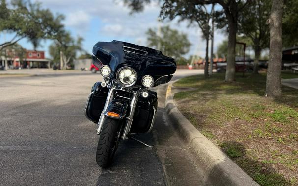2017 Harley-Davidson® Electra Glide® Ultra Classic® Vivid Black