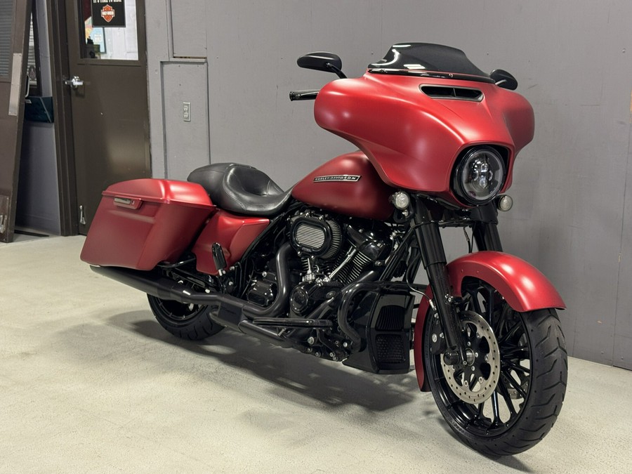 FLHXS 2019 Street Glide® Special