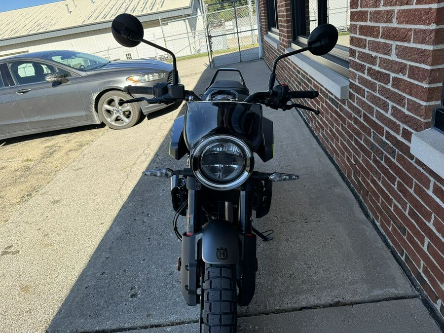 2024 Husqvarna® Svartpilen 401