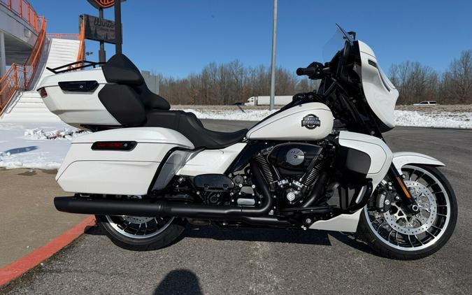 2026 Harley-Davidson® Street Glide Limited White Onyx Pearl Black Trim