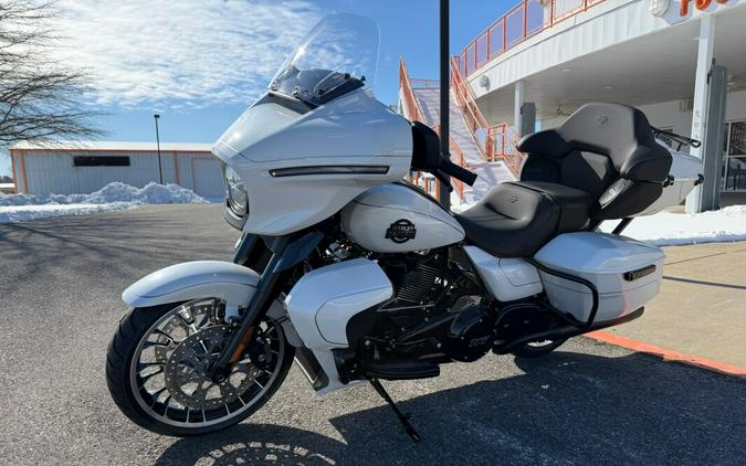 2026 Harley-Davidson® Street Glide Limited White Onyx Pearl Black Trim