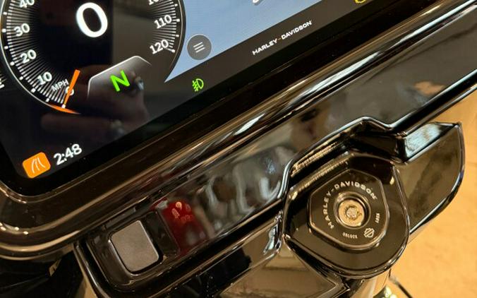 2026 Harley-Davidson® Street Glide Limited White Onyx Pearl Black Trim