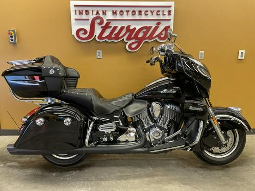 2017 Indian Motorcycle® Roadmaster® Thunder Black