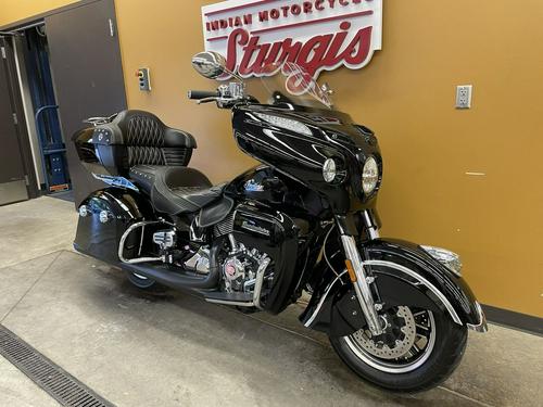 2017 Indian Motorcycle® Roadmaster® Thunder Black