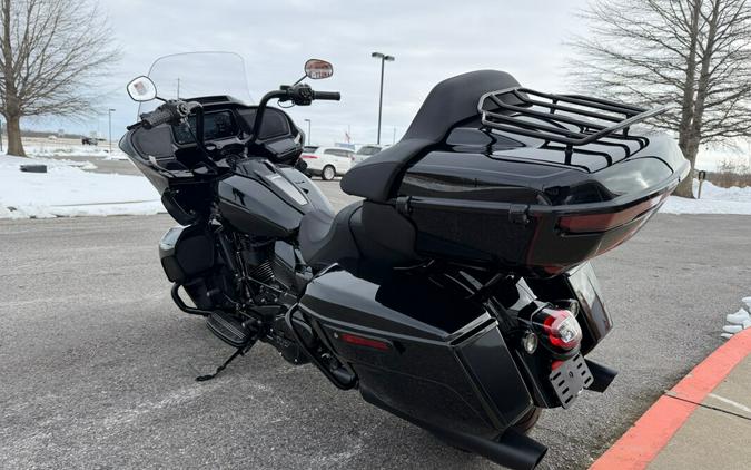 2026 Harley-Davidson® Road Glide Limited Vivid Black Black Trim