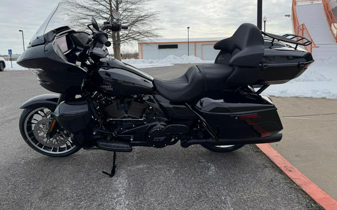 2026 Harley-Davidson® Road Glide Limited Vivid Black Black Trim