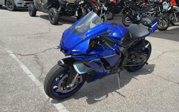 2025 Yamaha YZF-R1