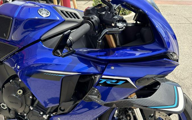 2025 Yamaha YZF-R1