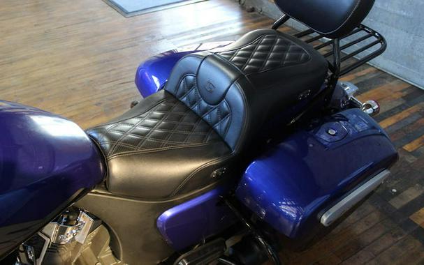 2022 Indian Motorcycle® Challenger® Limited Spirit Blue Metallic/Black Metallic