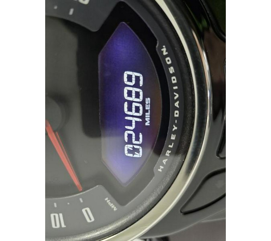 2021 Harley-Davidson® FLSL - Softail Slim®