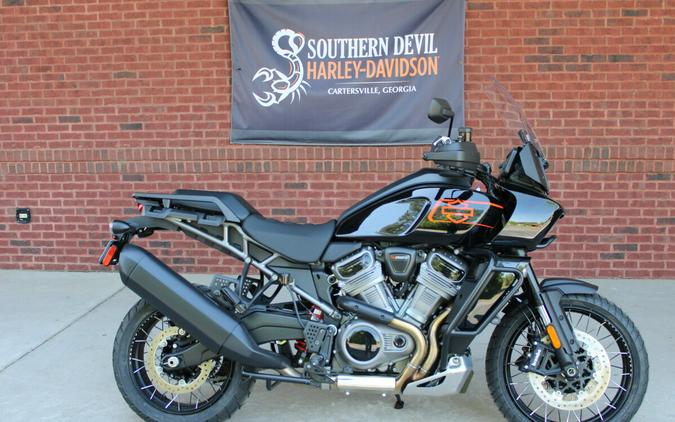 2026 Harley-Davidson® Pan America® 1250 Special Vivid Black Black Laced Wheels