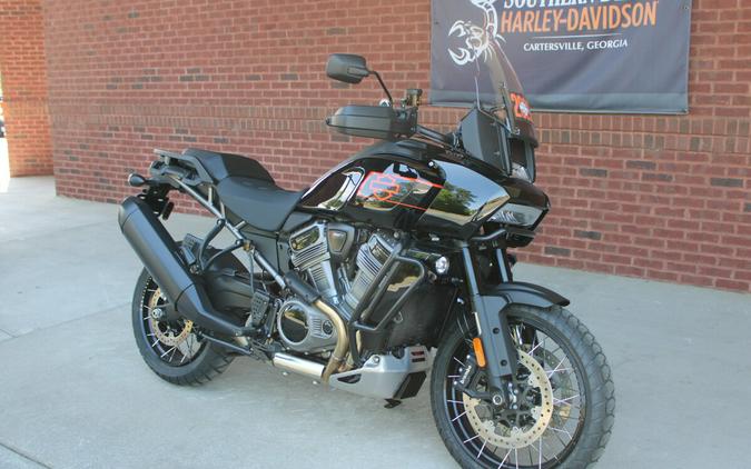 2026 Harley-Davidson® Pan America® 1250 Special Vivid Black Black Laced Wheels
