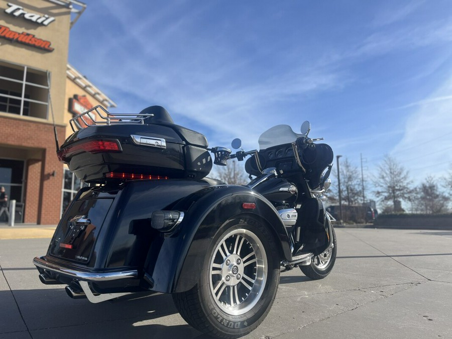 2024 Harley-Davidson® Tri Glide® Ultra FLHTCUTG Vivid Black 857097