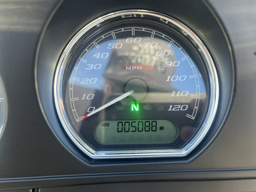 2024 Harley-Davidson® Tri Glide® Ultra FLHTCUTG Vivid Black 857097