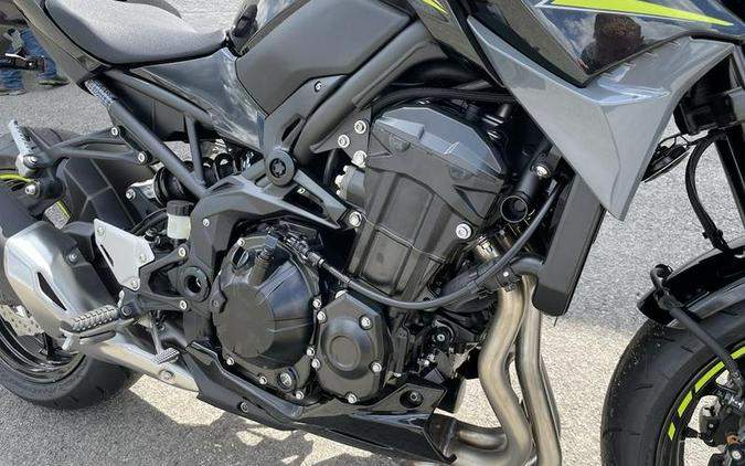 2024 Kawasaki Z900 ABS Metallic Spark Black/Metallic Matte Dark Gray