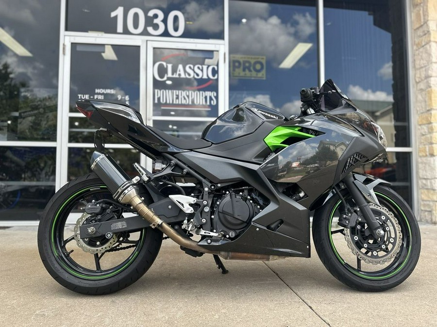 2023 Kawasaki Ninja® 400 ABS Matrix Camo Gray/Metallic Matte Carbon Gray