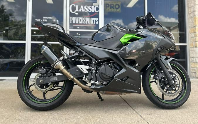 2023 Kawasaki Ninja® 400 ABS Matrix Camo Gray/Metallic Matte Carbon Gray