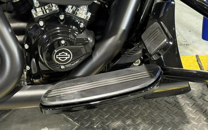 2026 Harley-Davidson® Street Glide® Aurora Blue Denim Black Trim