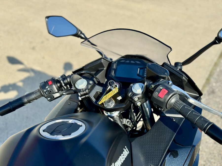 2026 Kawasaki Ninja® 500 Base