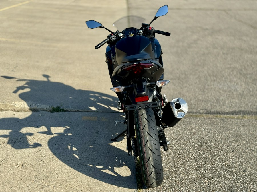 2026 Kawasaki Ninja® 500 Base