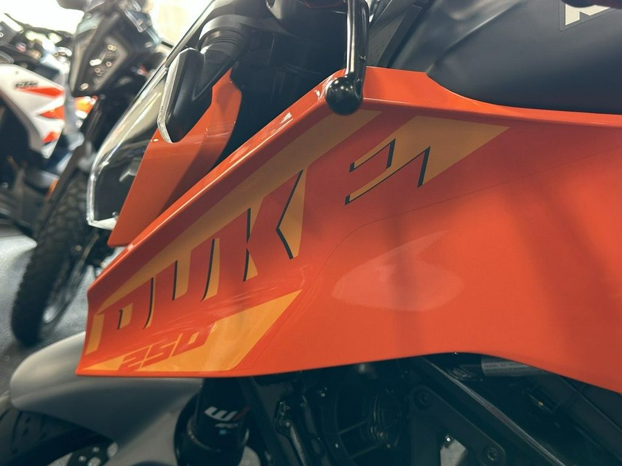 2024 KTM 250 Duke