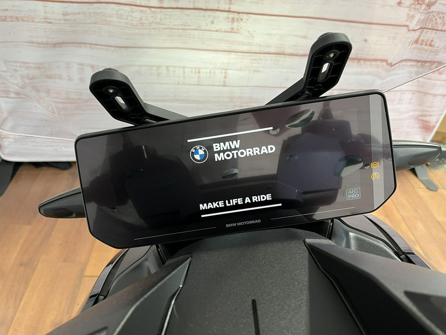 2025 BMW CE 04