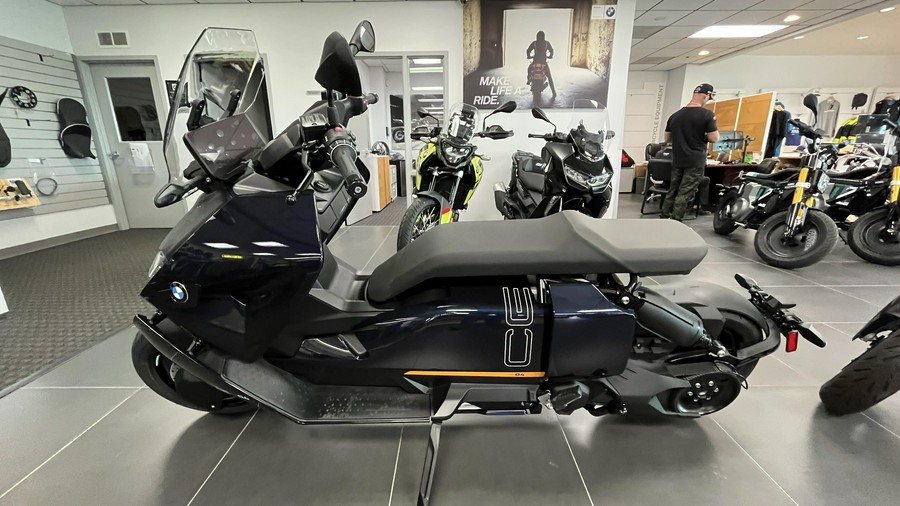 2025 BMW CE 04