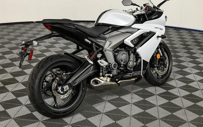 2025 Triumph Daytona 660 Snowdonia White/Sapphire Black 660