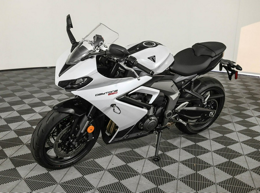 2025 Triumph Daytona 660 Snowdonia White/Sapphire Black 660