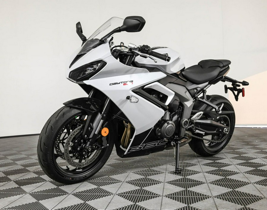 2025 Triumph Daytona 660 Snowdonia White/Sapphire Black 660