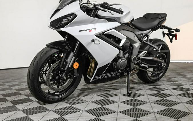 2025 Triumph Daytona 660 Snowdonia White/Sapphire Black 660