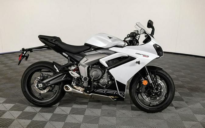 2025 Triumph Daytona 660 Snowdonia White/Sapphire Black 660