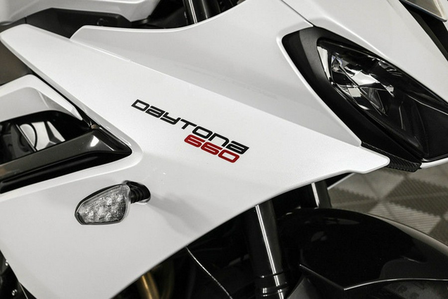 2025 Triumph Daytona 660 Snowdonia White/Sapphire Black 660