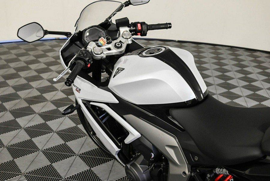 2025 Triumph Daytona 660 Snowdonia White/Sapphire Black 660